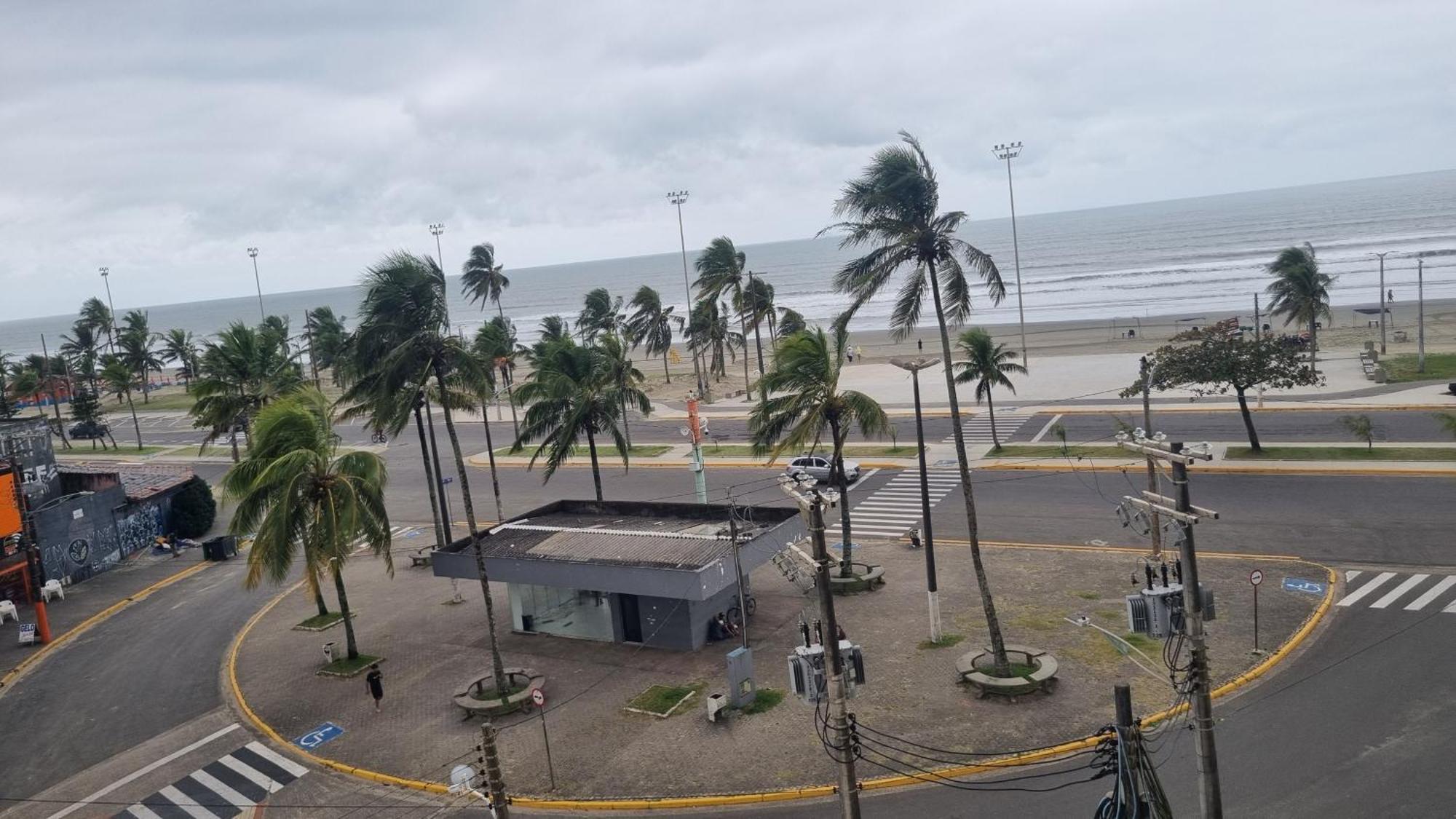 Apto Em Frente Ao Mar - Predio Redondo Peruibe Exterior photo